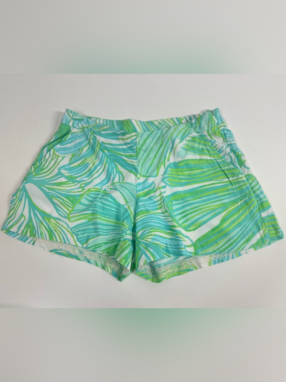 Lilly Pulitzer Women’s Size 00 Tropical Palm Print Shorts Aqua Green Lace Trim